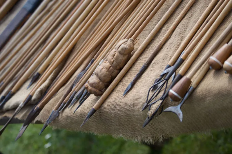 Old Steel vs. New Tech: When Primitive Tools Actually Win the Survival Game